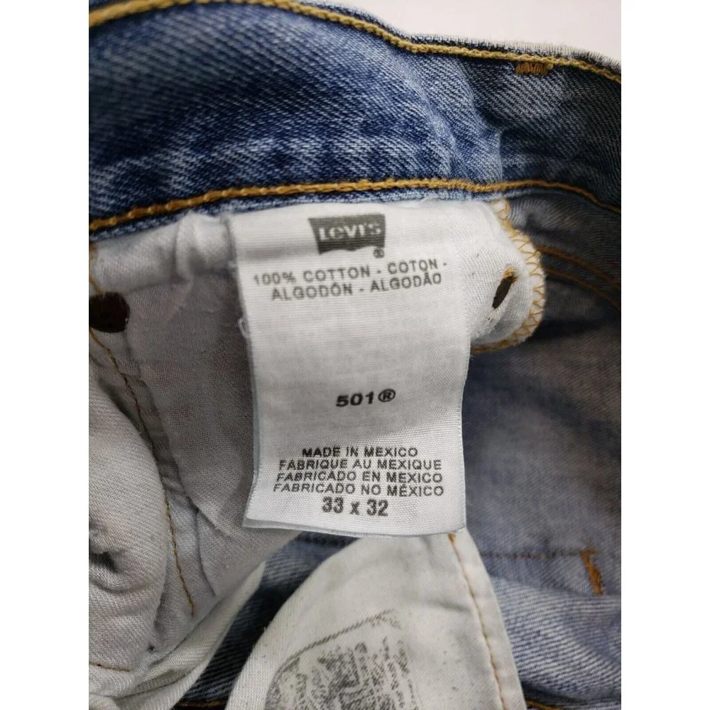 Levis 501 Mens Jeans Straight Leg Button Fly Light Wash Distressed Size 33x32 - Picture 6 of 10